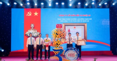 Công ty Cổ phần Bến xe Nghệ An – 30 năm phát triển bền vững, đổi mới hiện đại, vinh dự đón nhận Huân chương Lao động hạng Nhì.