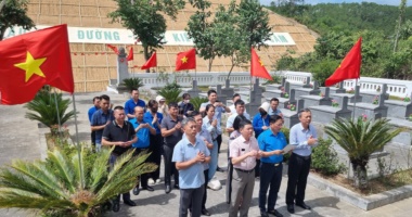 CÔNG TY CP BẾN XE NGHỆ AN TỔ CHỨC CHƯƠNG TRÌNH DÂNG HƯƠNG, DÂNG HOA TRI ÂN CÁC ANH HÙNG LIỆT SĨ NHÂN NGÀY 27/7